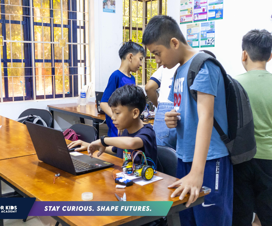 Maker with Tech-Micro:bit Inventor